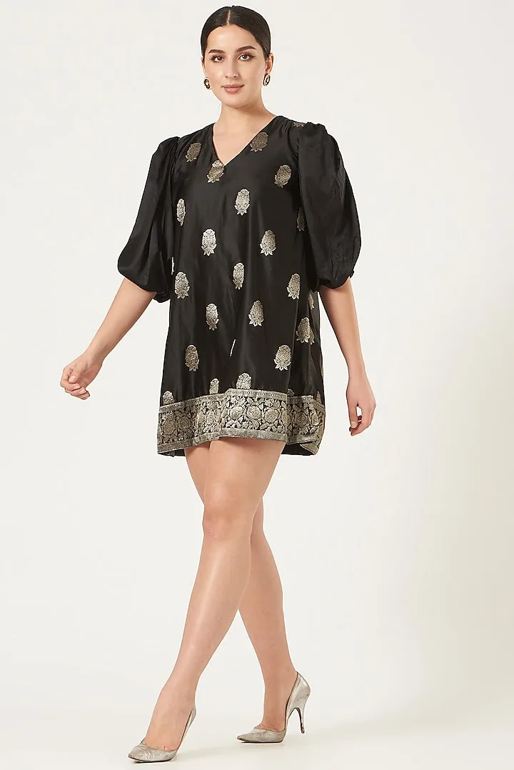 Kauseya Silk Dress In black